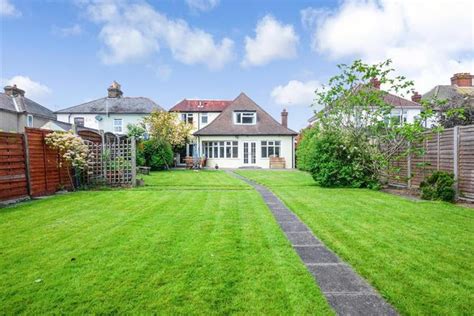 Upland Road Thornwood Epping Essex Cm16 3 Bedroom Detached Bungalow