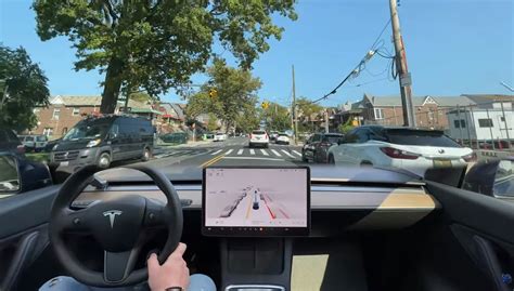 Tesla Fsd Beta 10 69 2 Proceeds In Intersection On A Red Light In New