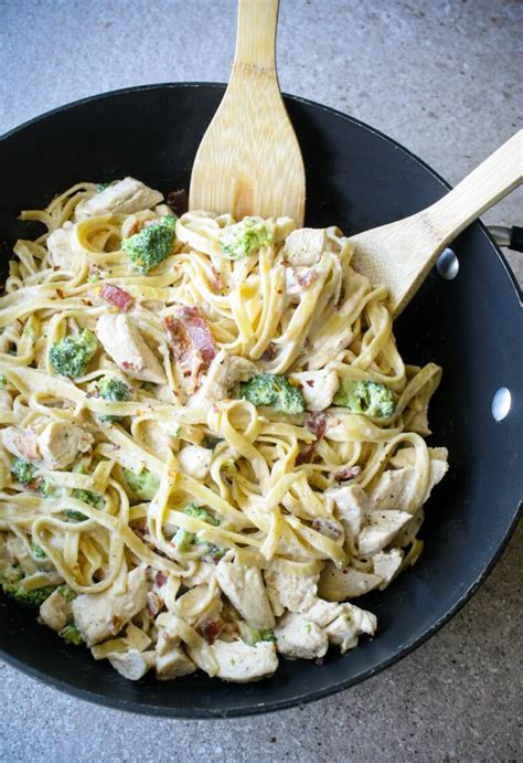 Chicken Fettuccine Alfredo With Broccoli