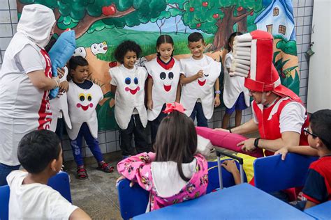 Semed Realiza Edi O Do Oca Vai Escola Para Alunos Da Zona Leste