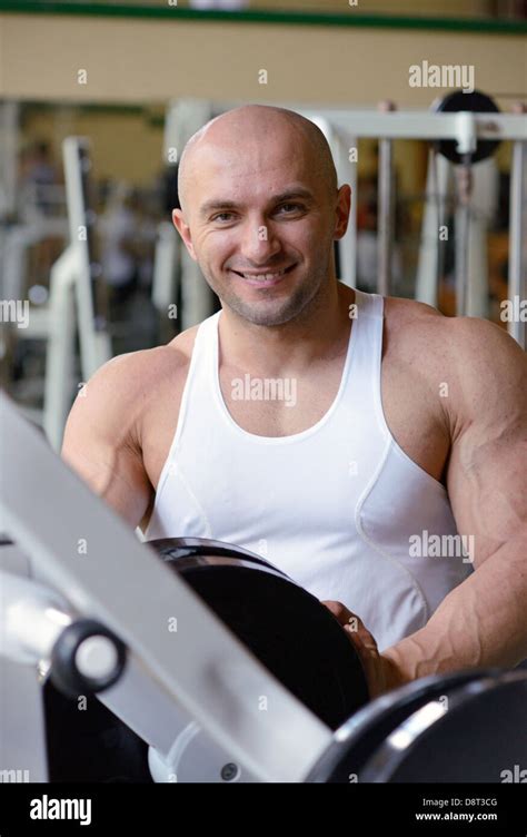 Bodybuilder In Gym Stock Photo Alamy