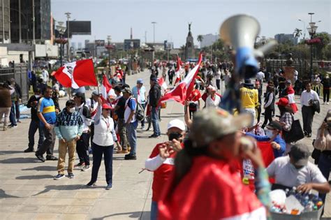 La Marcha Nacional Contra Pedro Castillo Gas Lacrim Geno Multitud Y