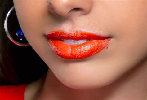 Rekomendasi Warna Lipstik Untuk Warm Undertone Bikin Bibirmu Makin