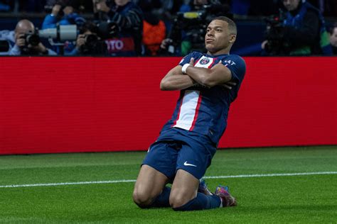 Kylian Mbappe firmly tells PSG he will NOT leave this summer - Futbol ...