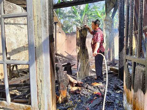 Duaaar Tv Meledak Rumah Hangus Terbakar Di Kemutug Lor Baturraden