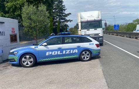 Momenti Di Terrore Sulla Pontina Per Un Camion Che Procedeva A Zig Zag