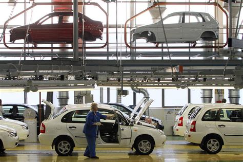 Renault, Nissan Confirm CEO of Russia’s AvtoVAZ to Quit - WSJ