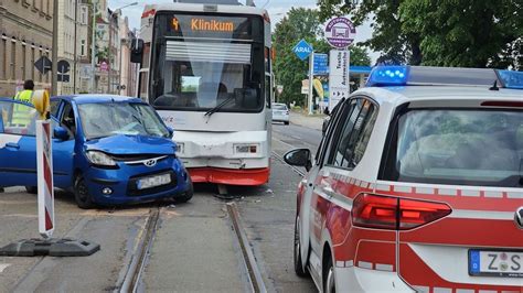 Zwei Leichtverletzte Bei Unfall Mit Stra Enbahn In Zwickau Radio Zwickau