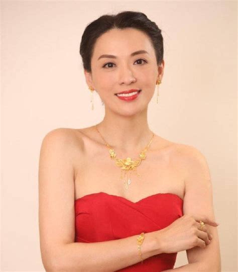 Tvb女星陈炜结婚照曝光 红婚服搭龙凤镯中国风满满 搜狐大视野 搜狐新闻