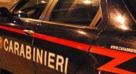 Ferma La Macchina In Mezzo Alla Strada E Picchia La Compagna Arrestato