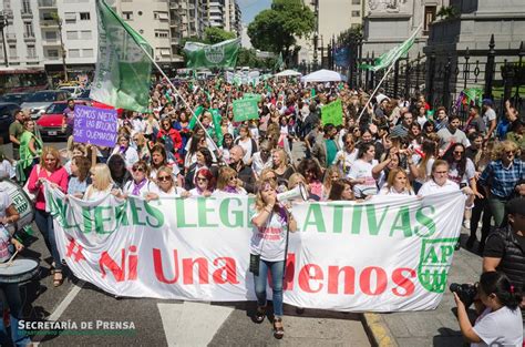 Las Mujeres Legislativas Se Sumaron «al Ruidazo Del 8m Para Reclamar