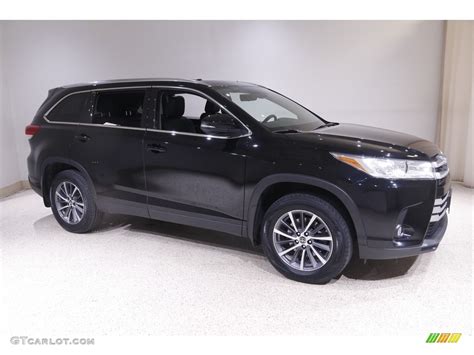 Midnight Black Metallic Toyota Highlander Xle Awd Photo