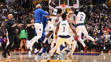 Los Mavericks Sorprenden A Los Lakers Cuando Maxi Kleber Anota Seis