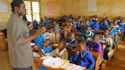 Rentr E Scolaire Au Cameroun Le Train Est D J Sur Les Rails