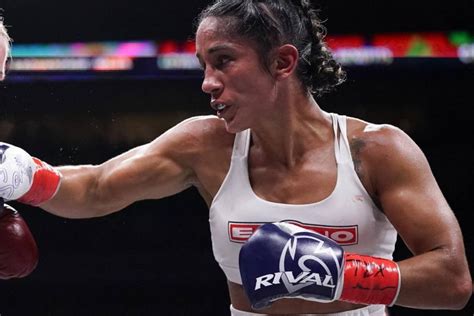 Boxe Amanda Serrano Rend Son Titre Wbc Des Poids Plume