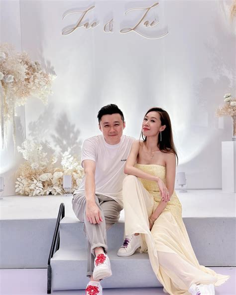 黃心穎泥鯭結婚丨婚禮感動一刻曝光黃心穎與父貼頭擁抱接受祝福 場內佈置簡約溫馨 事事如意生活網站