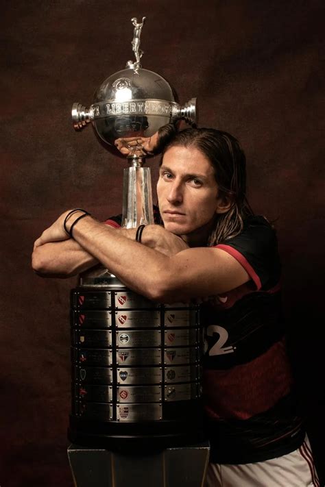 Oficial Filipe Luís anuncia aposentadoria e se declara ao Flamengo