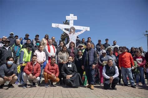 La Jornada Migrantes Realizan Viacrucis En L Nea Fronteriza De Tijuana