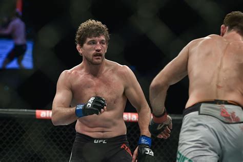 Ufc Ben Askren Taps To Demian Maias Rear Naked Choke In Third Round