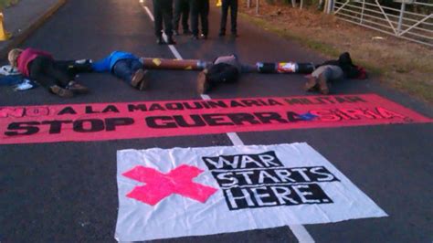 Varios Activistas Contra Las Armas Nucleares Son Detenidos En Una