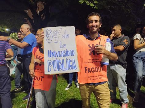 Postales De La Multitudinaria Marcha En Defensa De La Universidad