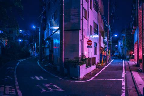 Nighttime Photos of Tokyo Under the Glow of Neon Lights | PetaPixel