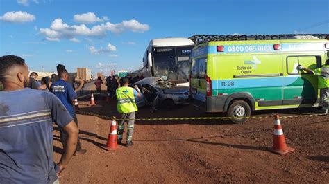 Midianews Colisão Entre Carro E ônibus De Viagem Deixa Um Morto Em Vg