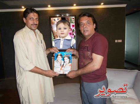 Pashto Populor Actor Jahangir Khan Reading to Tasweer Magazine ...