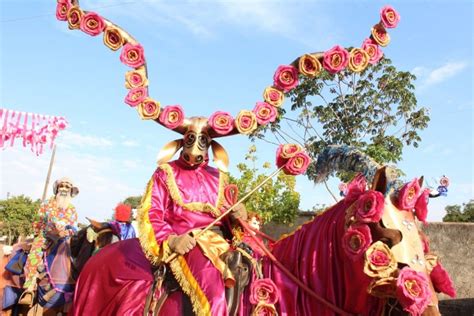 Entre Crist Os E Mouros As Batalhas Espetaculares Das Cavalhadas