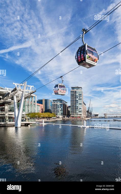 Air line emirates cable car, London, England Stock Photo - Alamy