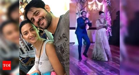 Bigg Boss 11 S Hiten Tejwani Wife Gauri Pradhan Recreate The Magic Of