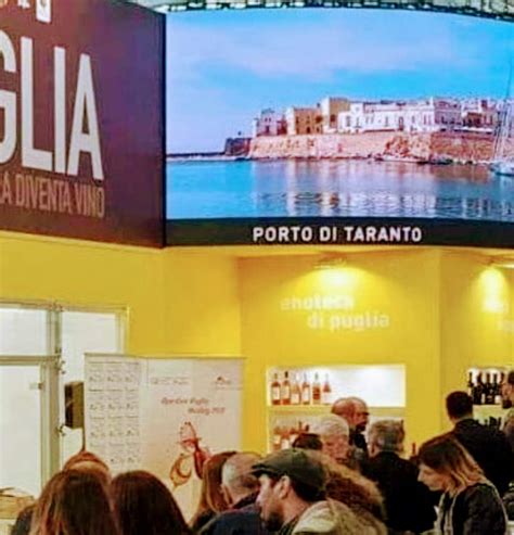 Al Vinitaly Si Beve Troppo Il Porto Di Gallipoli Per Magia Diventa