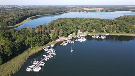 Port jachtowy Mazury przystań dla żeglarzy Piękna Góra Giżycko