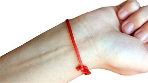 Cómo activar la pulsera roja de hilo para llamar a la buena suerte