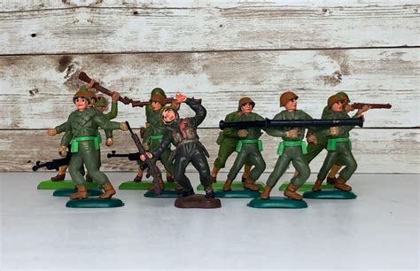 Toy Soldiers Vintage Britains Lot of 10 - Etsy | Toy soldiers, Vintage ...