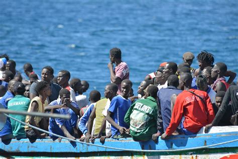 Crisis Migratoria En Las Canarias Llega La Patera Más Grande Desde 1994