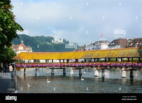 Chapel Bridge Kapellbr Cke In Lucerne Fotos Und Bildmaterial In Hoher