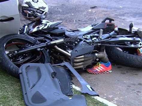 G1 Acidente Entre Moto E Carro Deixa Jovem De 20 Anos Morto Em