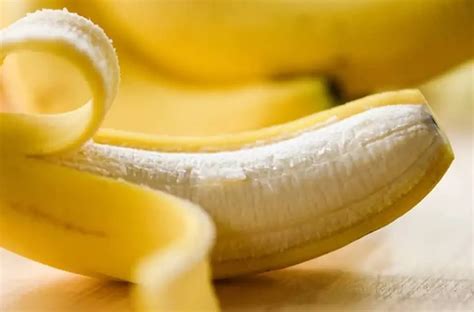 5 Propiedades Maravillosas De La Cáscara De Plátano Beliefnet