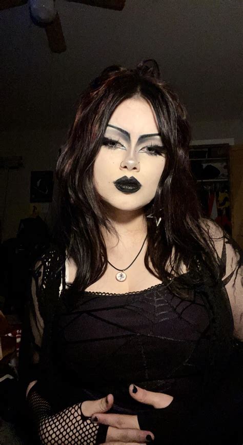 Trad Goth Makeup