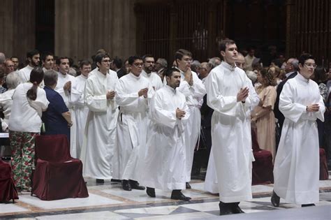 La Ceremonia De Ordenaci N Conjunta De Di Conos Y Sacerdotes En Im Genes