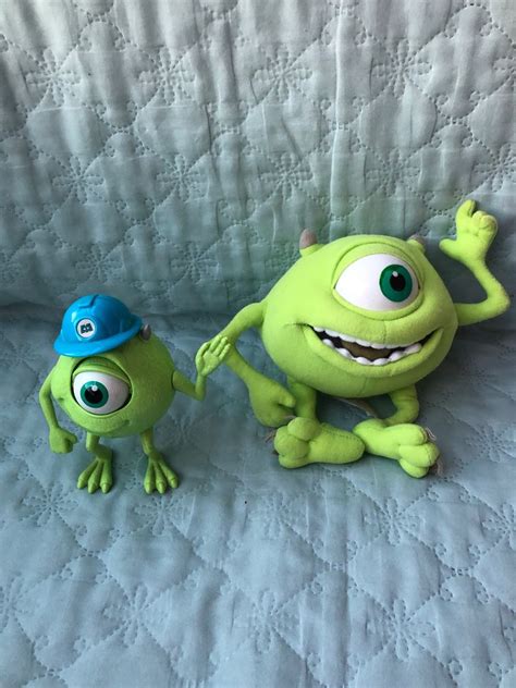 Kit Pelucia Mike Wazowski Cm E Boneco Monstros Sa Cm Disney Pixar