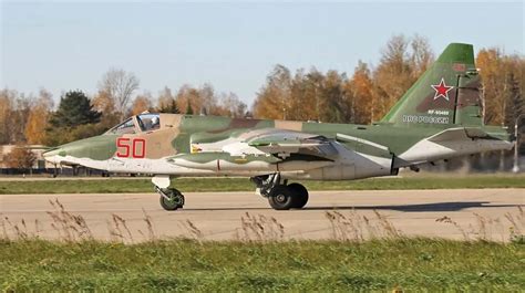 Су-25 - характеристика штурмовика, который предназначен для поддержки ...