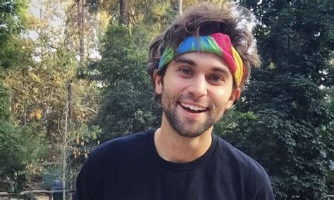 Grey S Anatomy Actor Jake Borelli Comes Out As Gay Towleroad Gay News