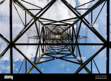 Overhead Line Mast Hi Res Stock Photography And Images Alamy