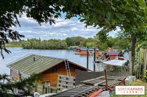 Les Chalets Flottants De L Tang De La Galiotte Dans Les Yvelines Un