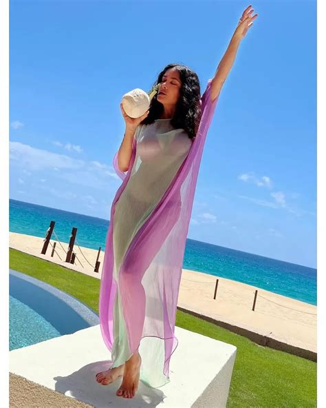 A los 57 años Salma Hayek paralizó Instagram posando con una