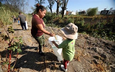 Vecinos Participan En Programa De Limpieza De R O San Juan