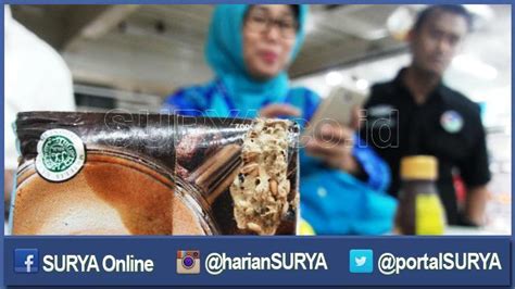 Petugas Sita Susu Berbelatung Di Toko Palapa Surabaya