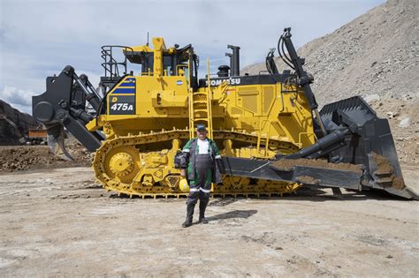 The First Worldwide D475a 8 Dozer In Action